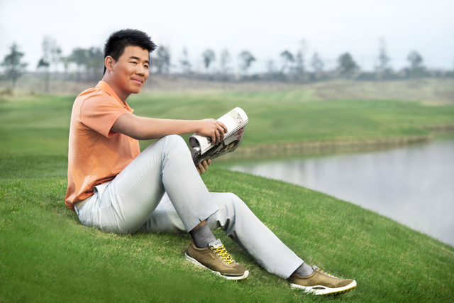 吴阿顺穿着男子健步混合系列