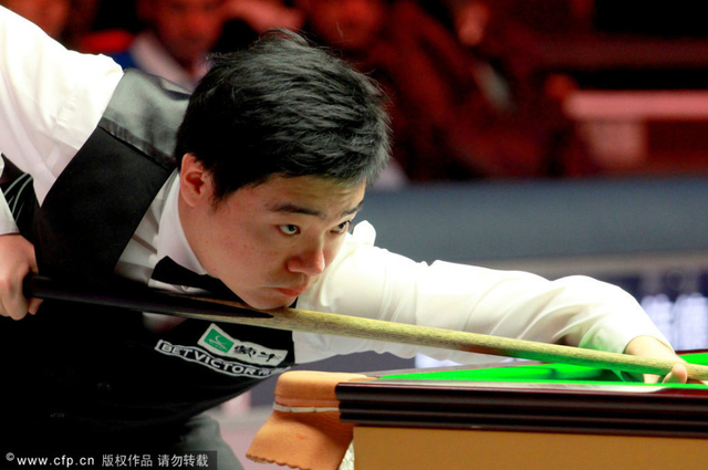 丁俊晖眼神坚毅