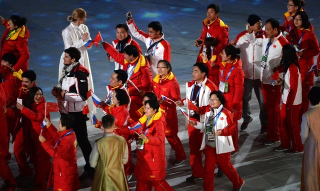 中国运动员们入场