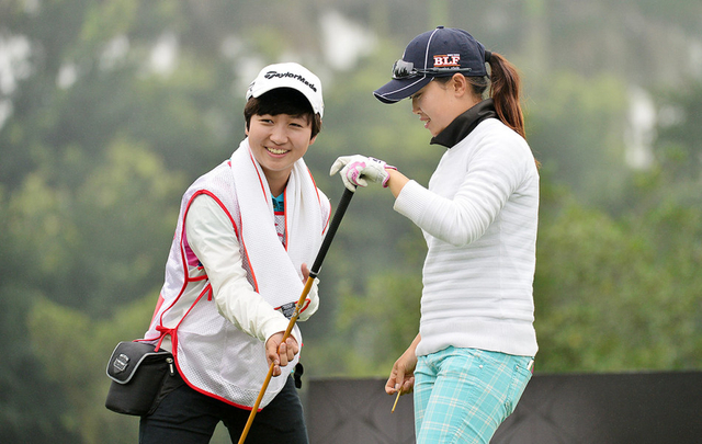 孟霖做黎佳韵球童