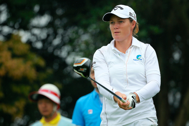 史黛希-基廷开球