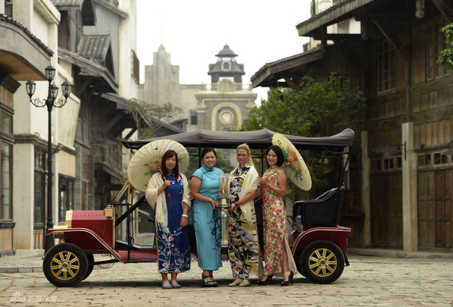 四大球星旗袍装亮相