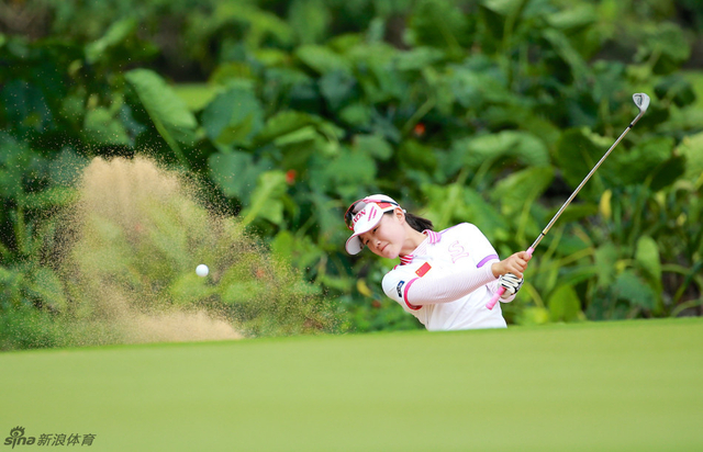 石昱婷沙坑击球