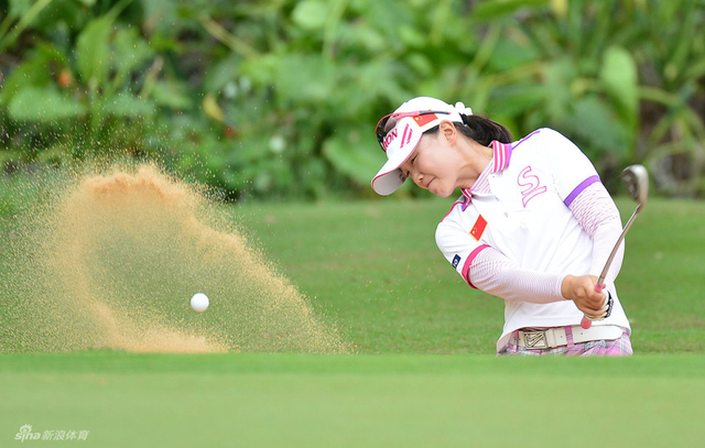 石昱婷沙坑击球