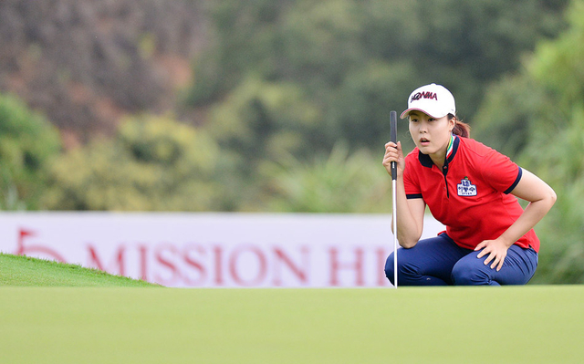 郑艺娜认真解读果岭