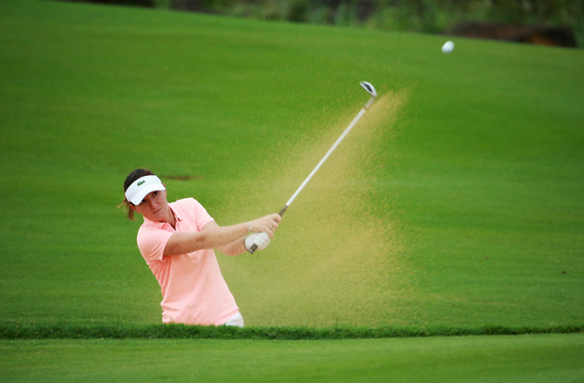 格拉迪丝-诺西拉沙坑击球