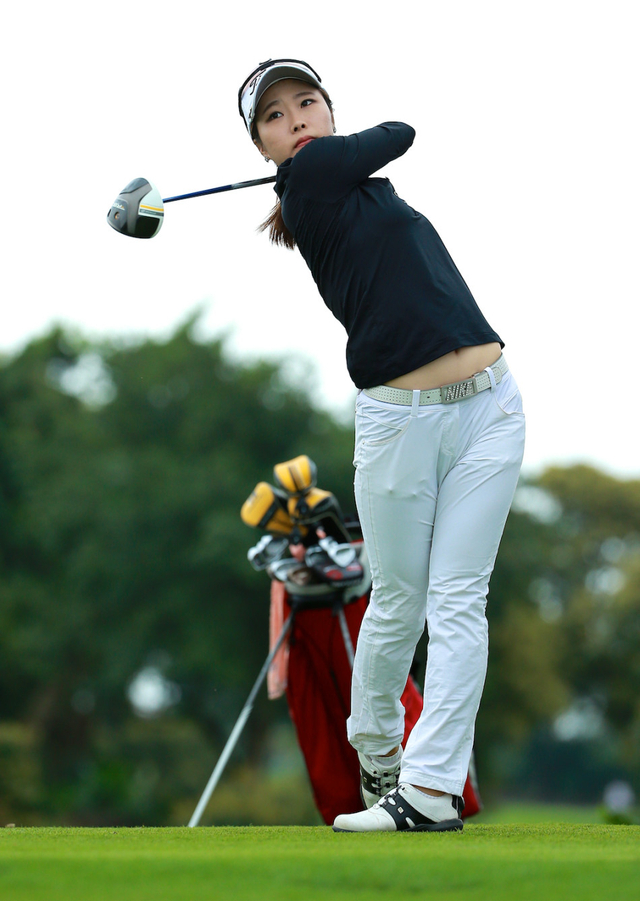 韩国美女张素荣收杆