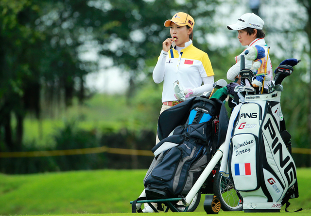 黎佳韵补充体力