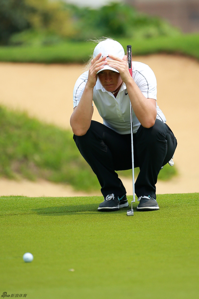 佩特森仔细研究线路