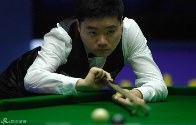 丁俊晖架杆进攻