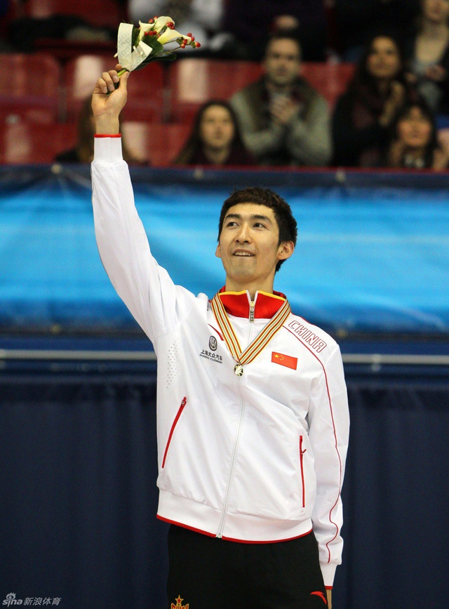 颁奖台上的武大靖