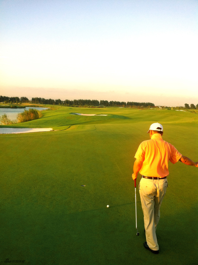 享受高尔夫乐趣