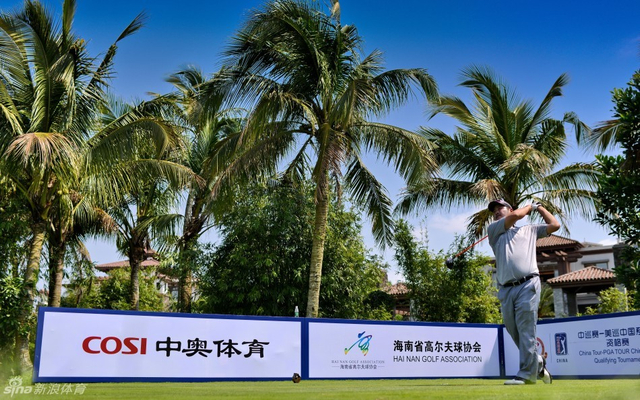 韩国选手大力开球