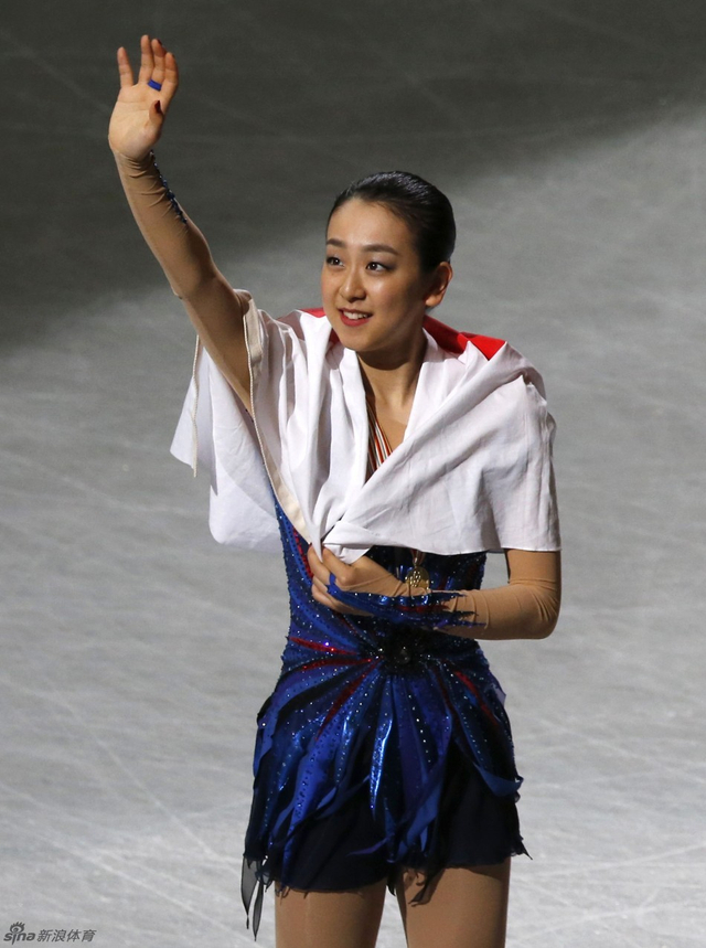 浅田身披国旗庆祝