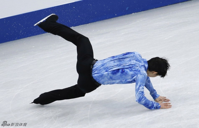 羽生结弦摔倒了