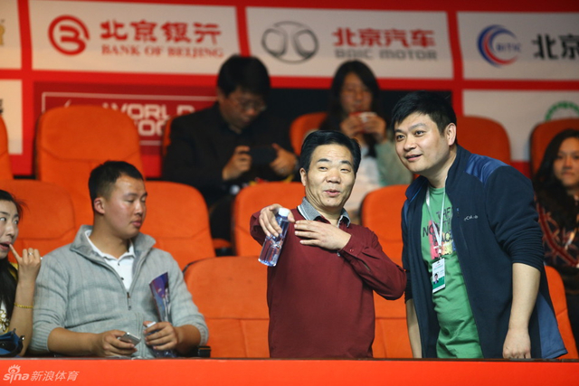 解说员姜毅与丁俊晖爸爸