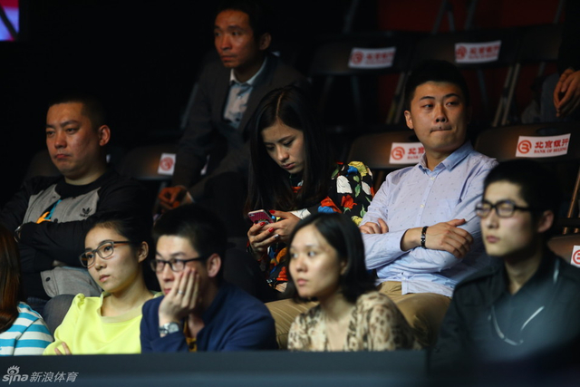 看台上的女球迷