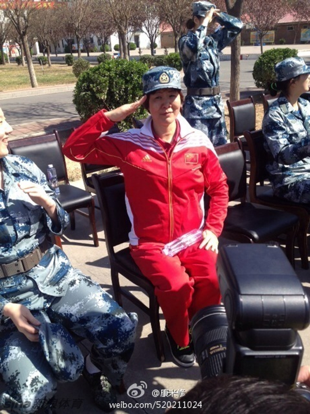中国女排军训郎平现身