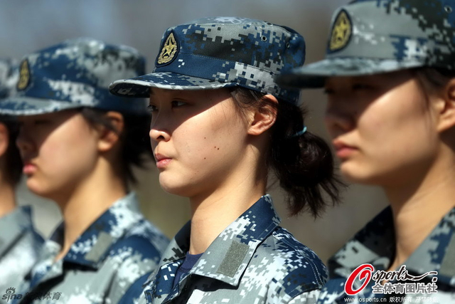 中国女排姑娘军训
