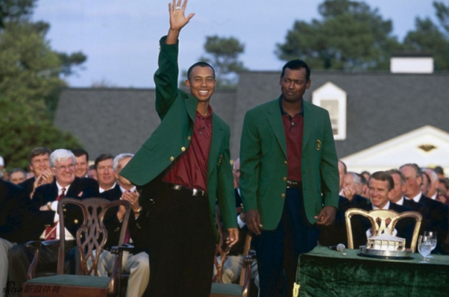 2001年 2杆领先夺冠