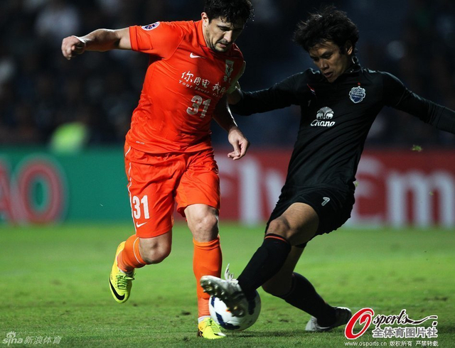 阿洛伊西奥遭遇铲截