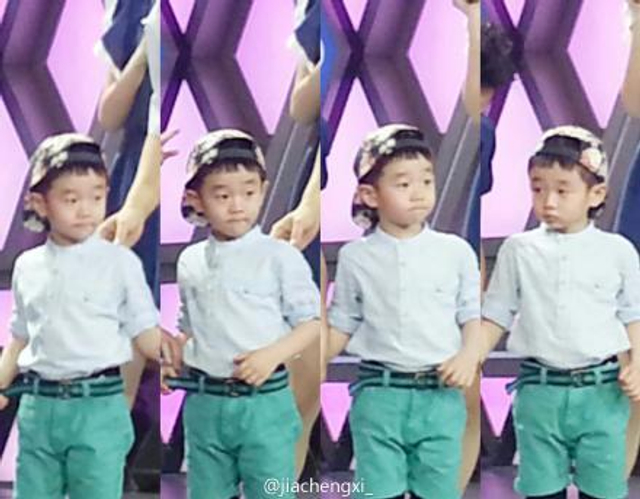 杨威爱子呆萌惹人爱