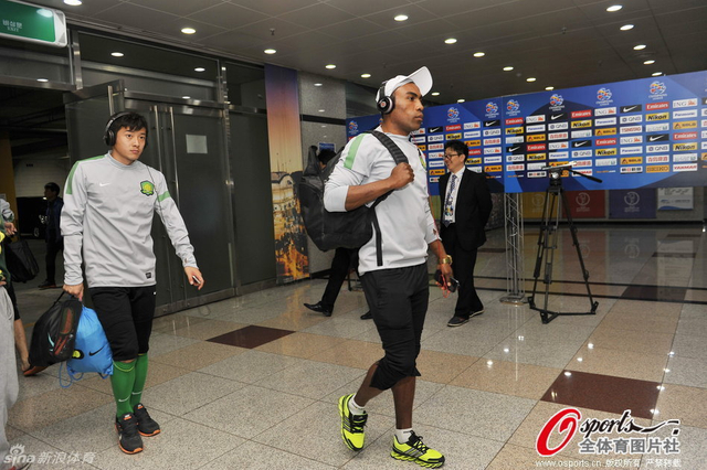 国安抵达首尔体育场