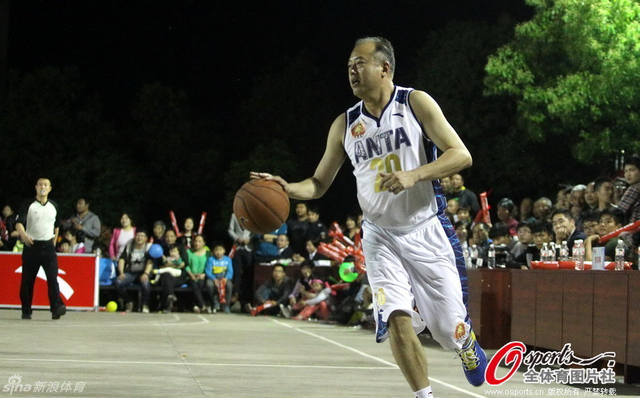 浙江男篮过招村队