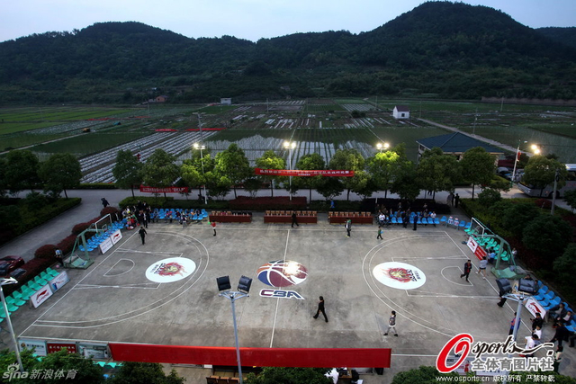 田边的灯光球场