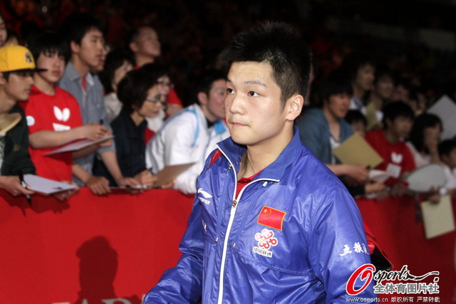 樊振东期待的眼神