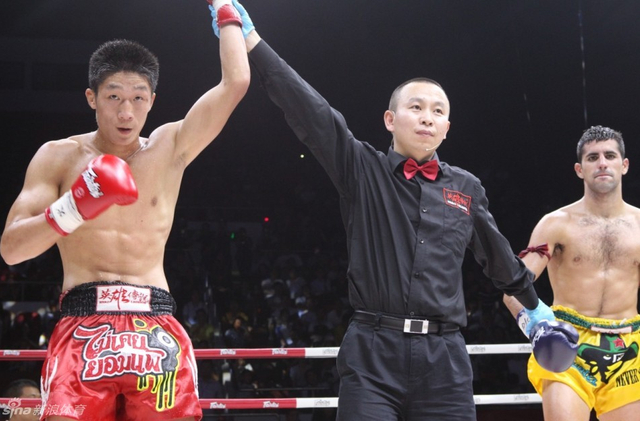 刘威战胜伊利亚利