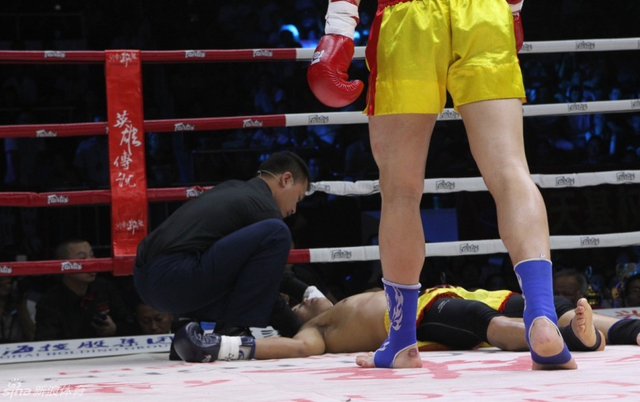 蒙国东被邓力KO晕厥