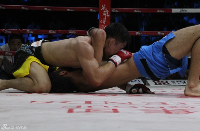 姚红刚提道地面肉搏