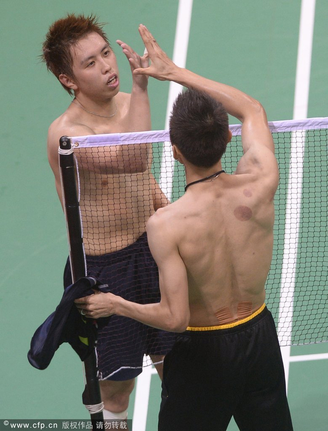 李宗伟田儿贤一交换球衣