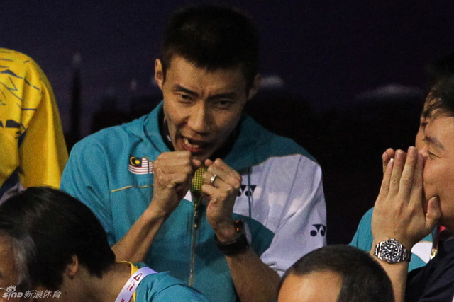 李宗伟场下加油助威