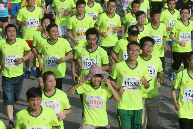 2014兰州国际马拉送魅力开跑