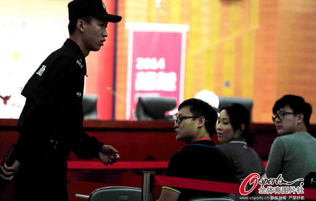 库卡和记者冲突