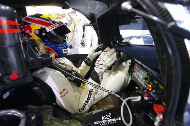 韦伯代表保时捷车队出赛