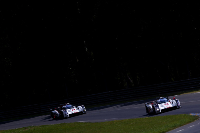 奥迪车队2号、3号车