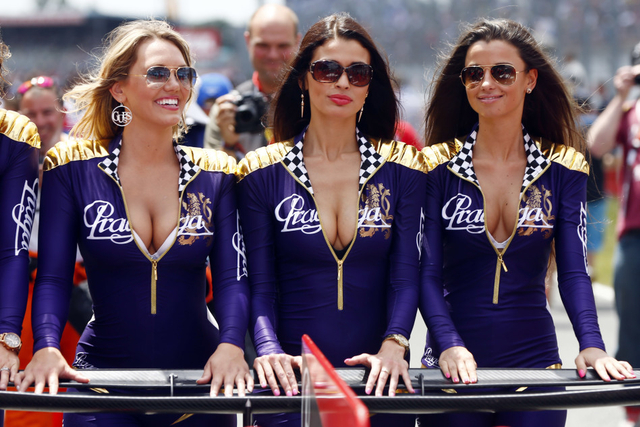 身材火辣的勒芒赛车宝贝