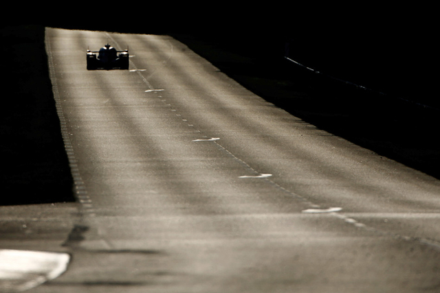 保时捷车队赛车在比赛中