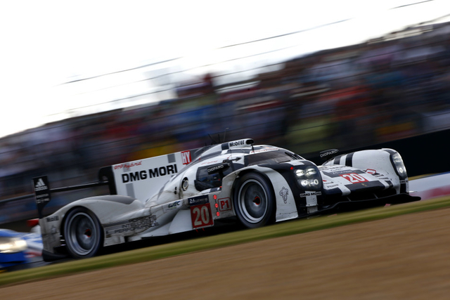 韦伯代表保时捷出赛