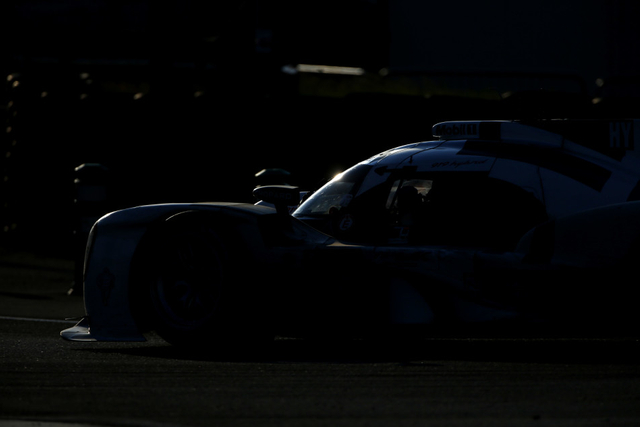 保时捷车队赛车在比赛中