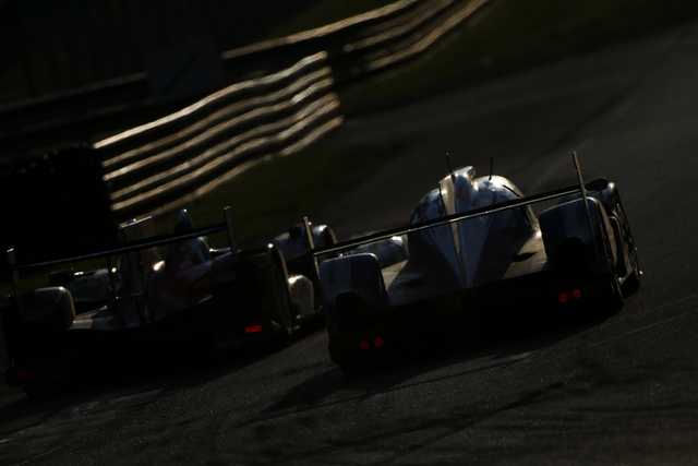 韦伯代表保时捷车队出赛