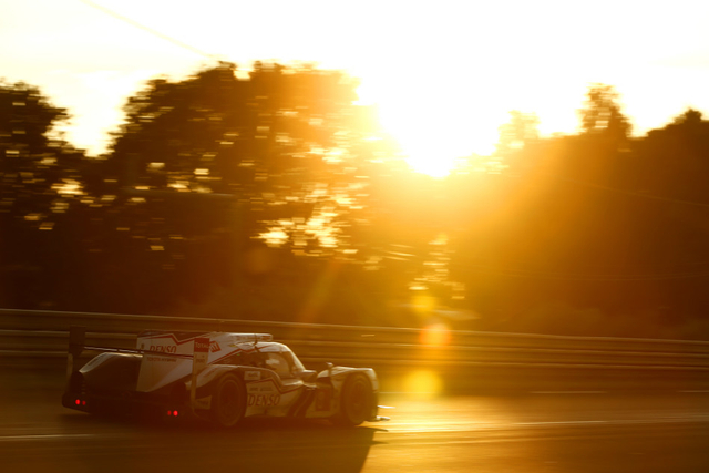 丰田车队赛车在比赛中