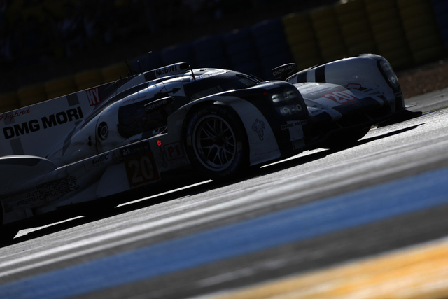 韦伯代表保时捷车队出赛