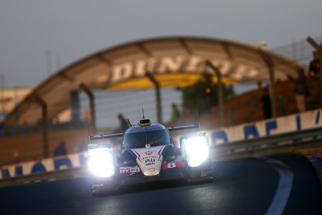 丰田车组在比赛中