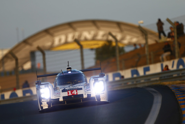保时捷14号车组在比赛中