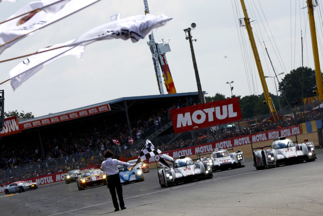 奥迪车组庆祝夺冠