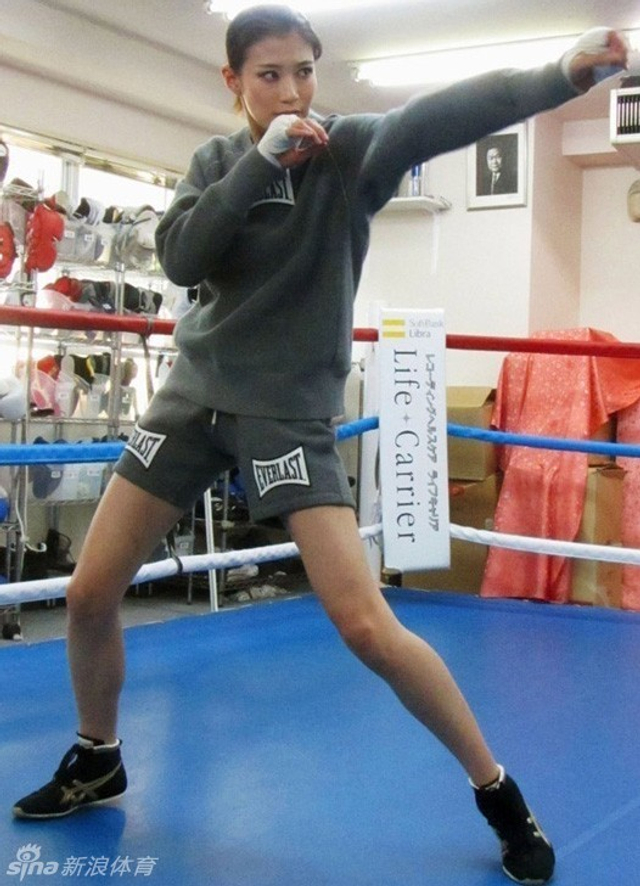 昆仑决九头身美女高野人母美